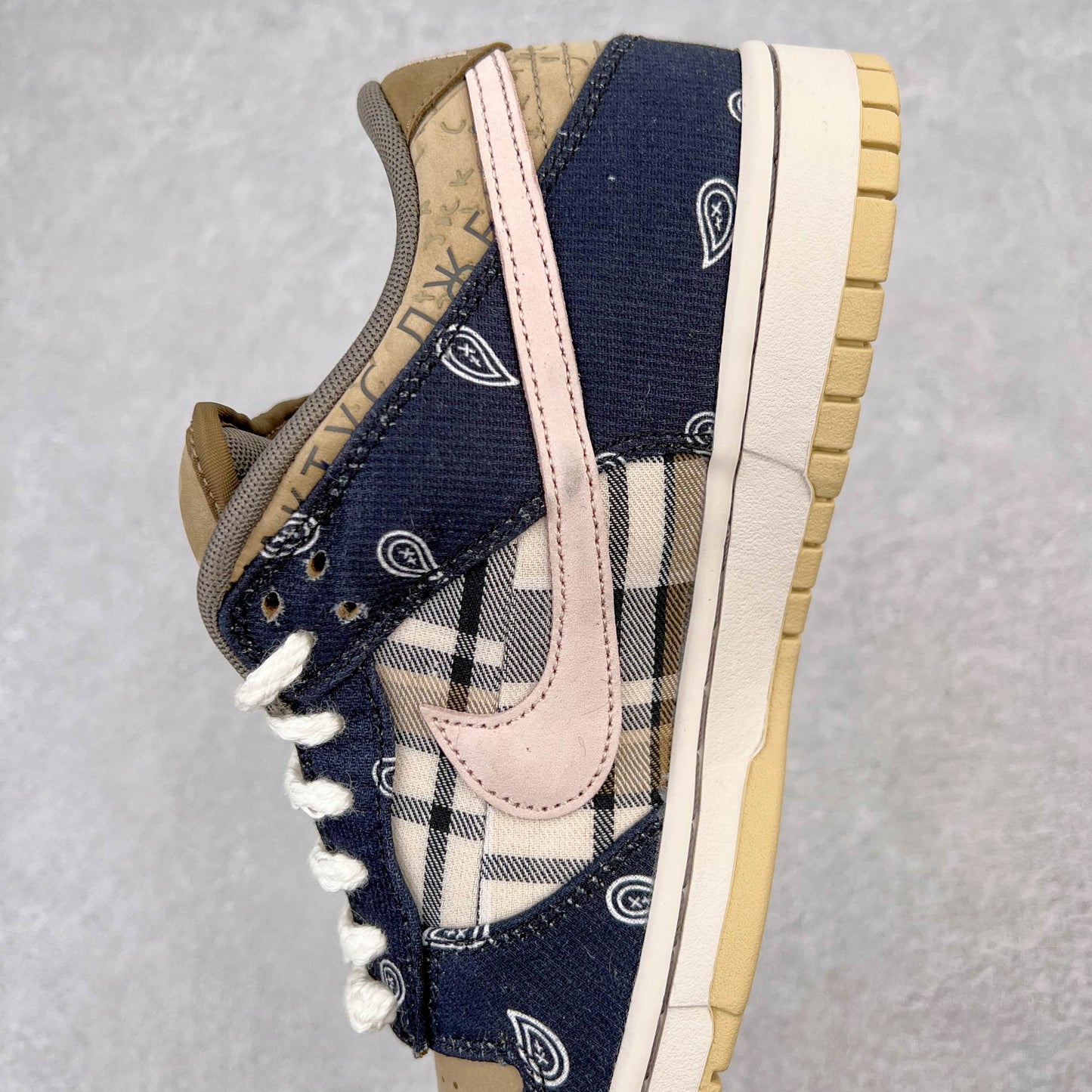 SB Dunk Low "Travis Scott x Nike SB Cactus Jack"