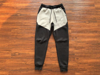 Nike Tech Fleece "Black and White"