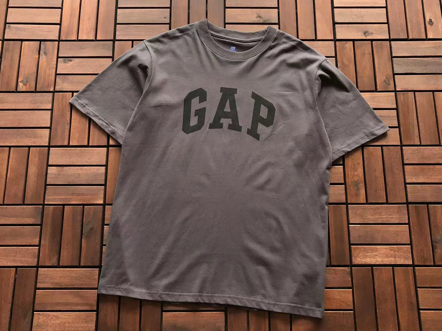 Camiseta Yeezy "Yeezy x GAP Dove No Seam Dark Grey"