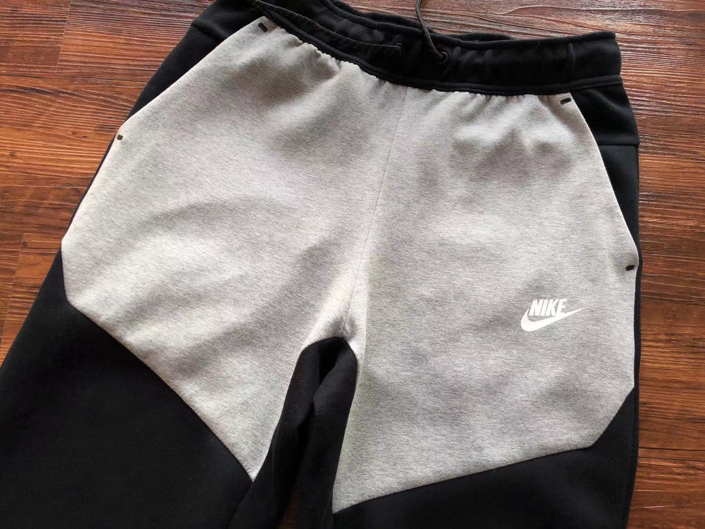 Nike Tech Fleece "Black and White"