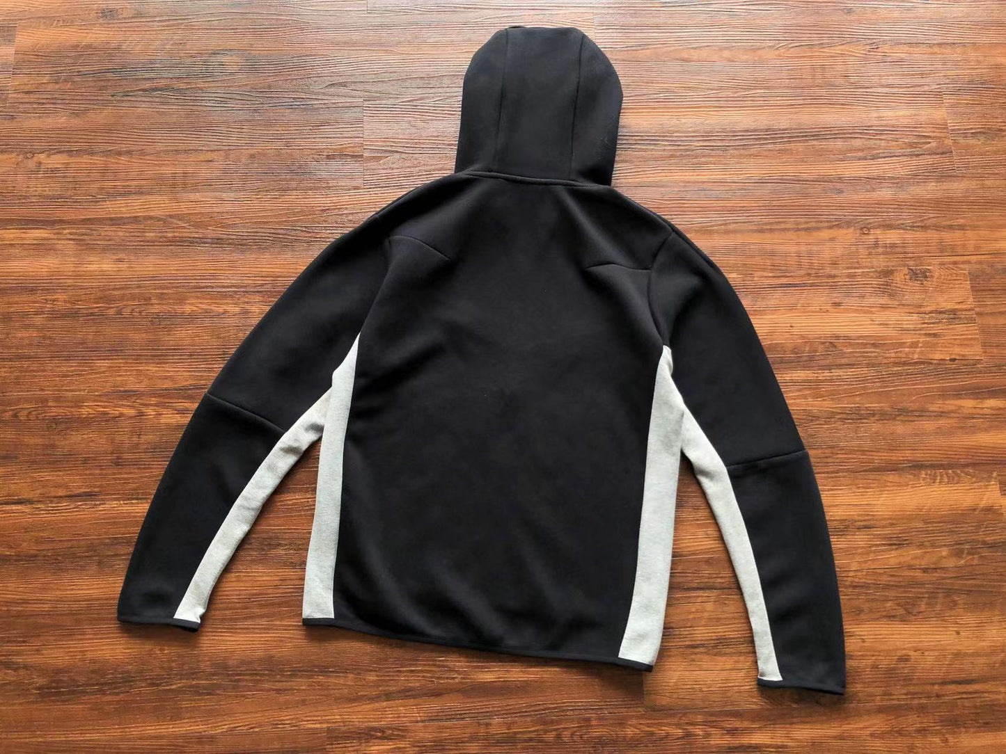 Nike Tech Fleece "Black and White"