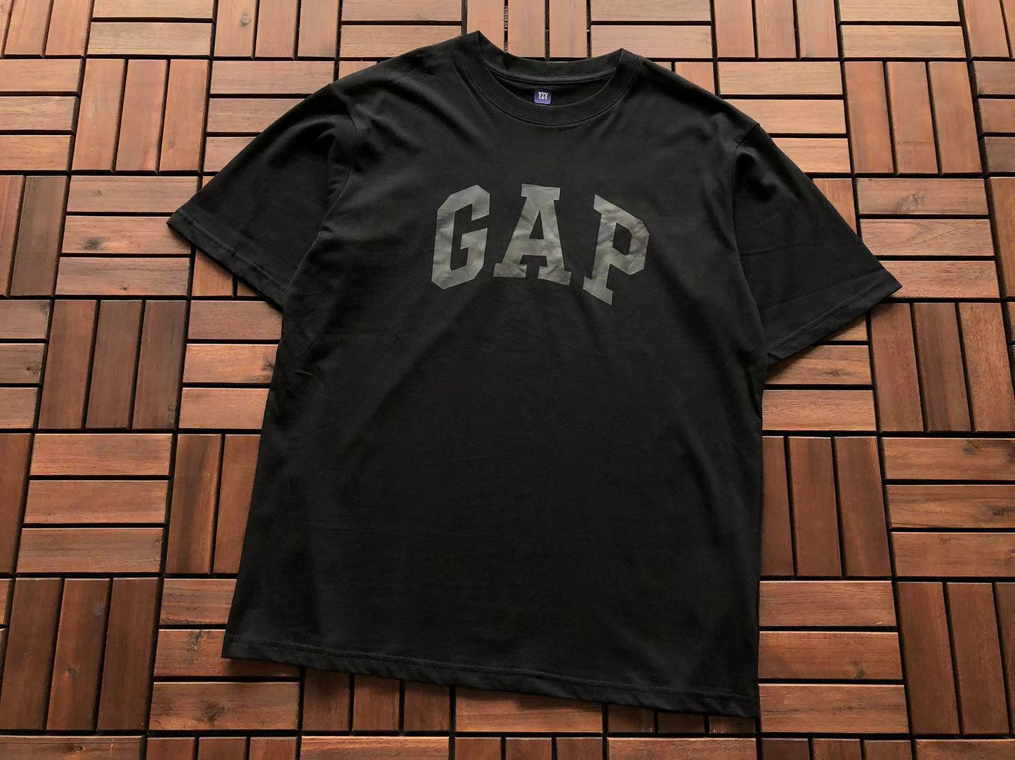 Camiseta Yeezy "Yeezy x GAP Dove No Seam Dark Grey"